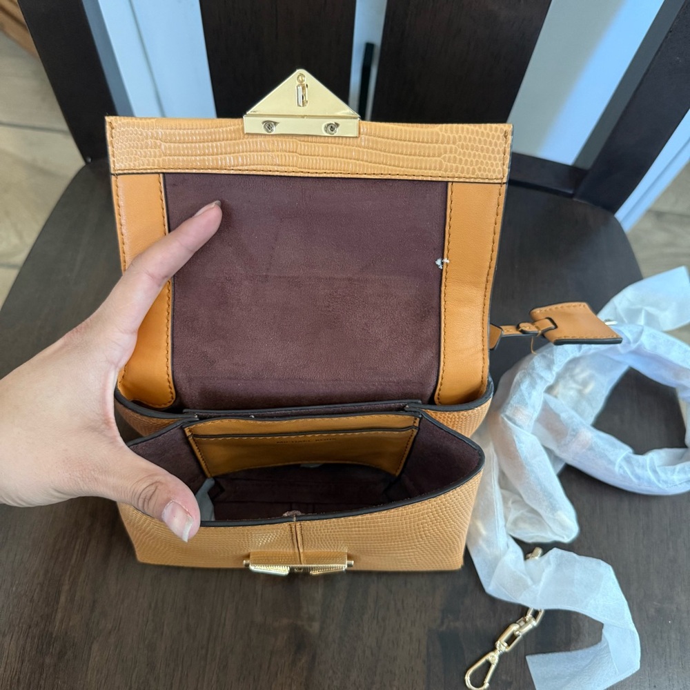 Vintage Michael Kors shoulder purse. - Picture 4 of 5